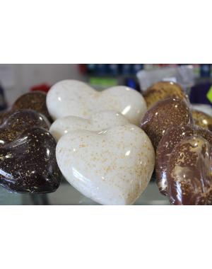 Coeur bonbonnière blanc garni de 11 chocolats