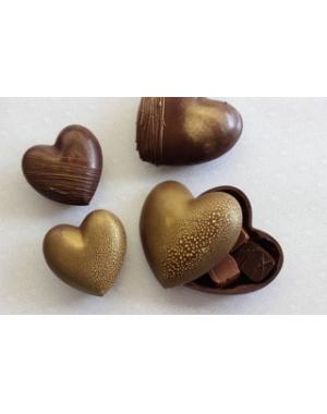 Coeur bonbonnière noir garni de 11 chocolats