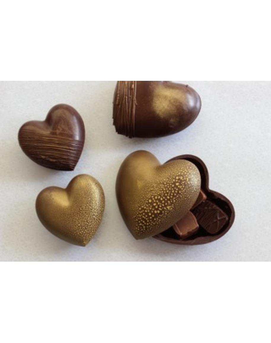 Coeur bonbonnière noir garni de 4 chocolats