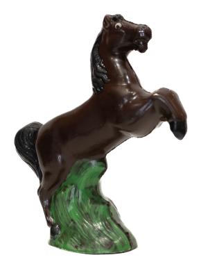 Cheval cabré noir garni