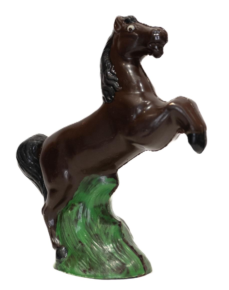 Cheval cabré noir garni